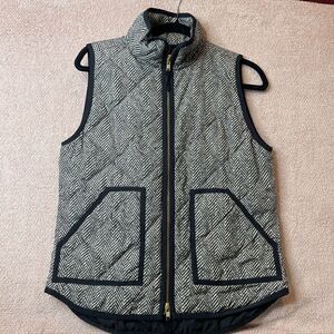 J. Crew Light Gray Chevron Print Quilted Down Full Zip Classy Vest size Small